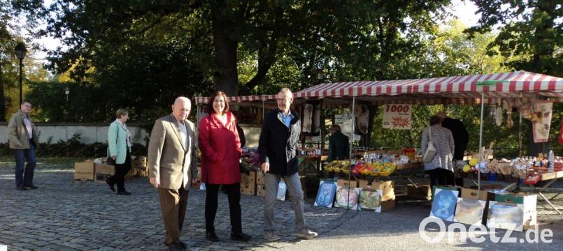 Das schöne Wetter lockte zu einem Bummel an den Einkaufsständen entlang. Bild: ksi
