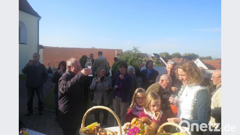 Stehempfang im Anschluß an den Gottesdienst Bild: Christine Schwarz