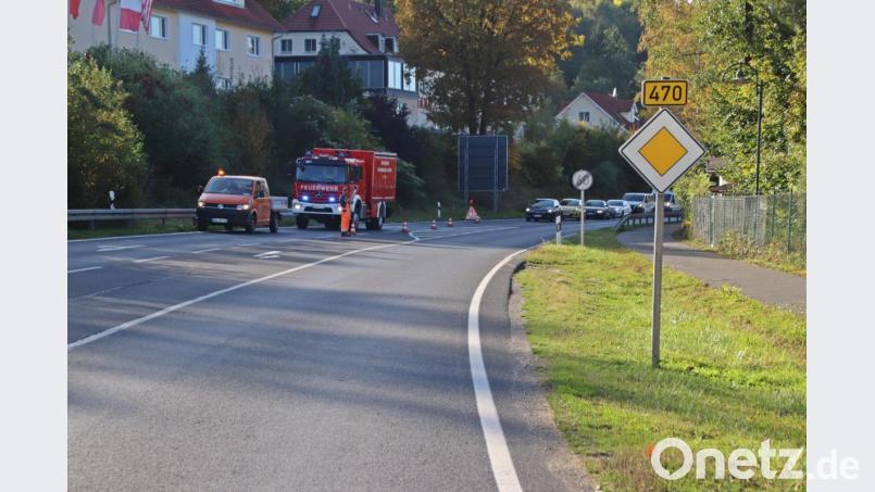 Erhebliche Verkehrsbehinderungen gibt es auf der B470 nach dem Unfall. Bild: jma