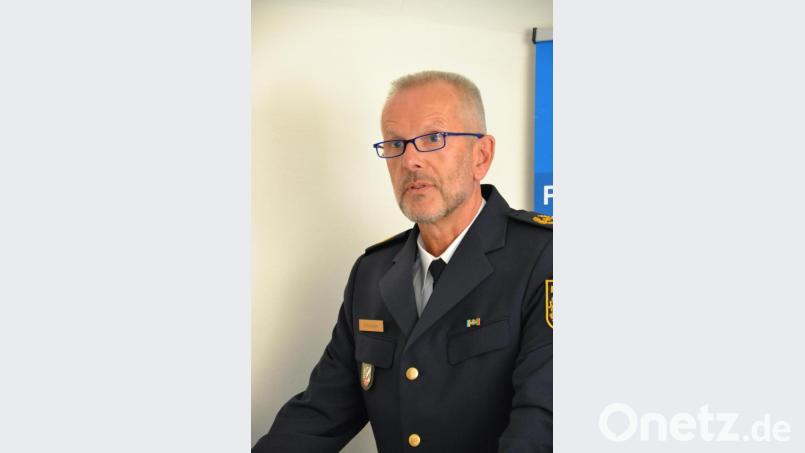 Polizeivizepräsdient Thomas Schöniger sagte den Mitarbeitern der Sicherheitswacht für ihren engagierten Einsatz ein &quot;Vergelt&#039;s Gott&quot;. Bild: pz