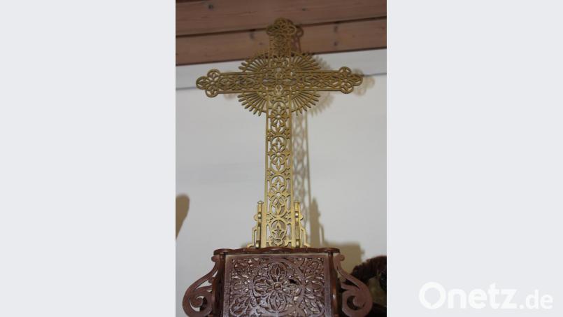 Dieses Holzkreuz hat Bruno Klemsche wieder zusammengbeaut. Bild: kro