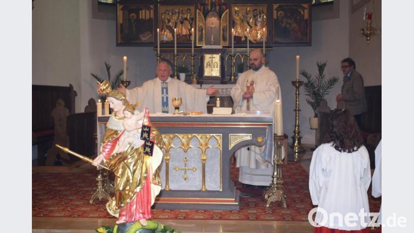 Den Festgottesdienst zum 60. Gründungsfest der Marianischen Männerkongregation feierten in Konzelebration Zentralpräses Josef Schwemmer und Pfarrer Hans Spitzhirn. Bild: bnr
