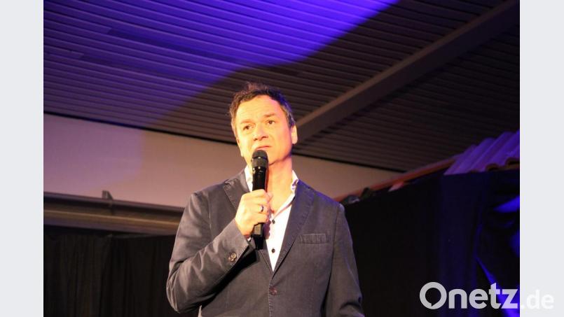 Stephan Bauer, der Kabarettist und Comedian hatte das Futura-Publikum auf seiner Seite. Mit seinem mit Pointen vollgespickten Programm &quot;Vor der Ehe wollt&#039; ich ewig leben&quot; sorgte er für wahre Lachsalven. Bild: prh