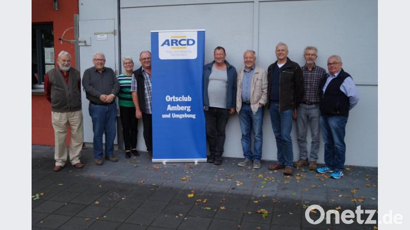 Wahlen standen beim Auto- und Reiseclub auf der Tagesordnung (von links): Engelbert Mirbeth, Georg Vogel, Ulrike Kroboth (jeweils stellvertretender Landesvorsitzende), Ortsclub-Vorsitzender Anton Pöllath, Stellvertreter Peter Batek, Revisor Karlheinz Ruzok, Schatzmeister Martin Kroher, Schriftführer Hans Wenkmann und Beisitzer Andreas Kestler. Bild: snn