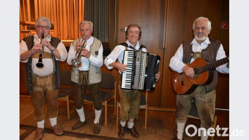 Die Falkenberger Zoiglmusik war einmal mehr der Garant für gute Laune beim Seniorennachmittag der KAB in Waldsassen. Bild: jr