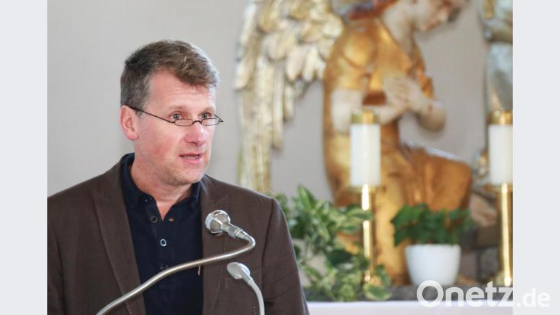 Benefizkonzert in der Steinwaldkirche mit dem Gesangsduo "Soulmate". Durch den Nachmittag führte Wolfgang Göldner. Bild: JOCHEN NEUMANN
ERBENDORF