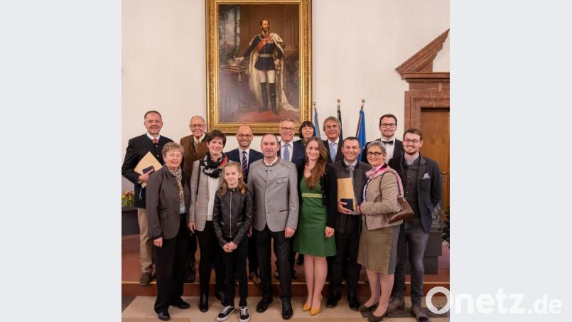 Unter den Gratulanten waren auch Bürgermeister Franz Stahl und stellvertretender Landrat Alfred Scheidler. Bild: © StMWi/E. Neureuther