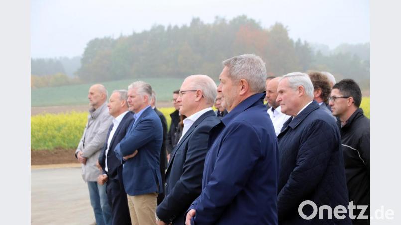 Gäste bei der Einweihung auf der Saaß Bild: jma