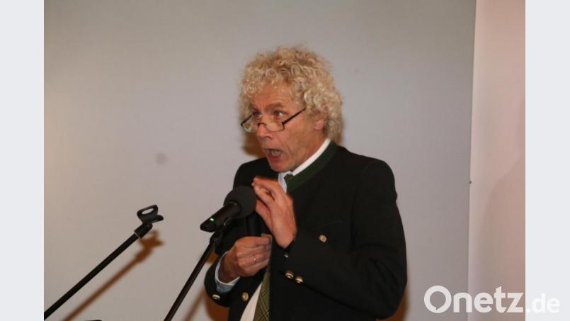 Hinter den Zielen des Vereins für Landschaftspflege und Artenschutz in Bayern steht Landrat Wolfgang Lippert. In seiner Festrede zum zehnjährigen Bestehen setzte er sich für den Erhalt der Vielfalt, Eigenart und Schönheit von Natur und Landschaft ein. Bild: bsc