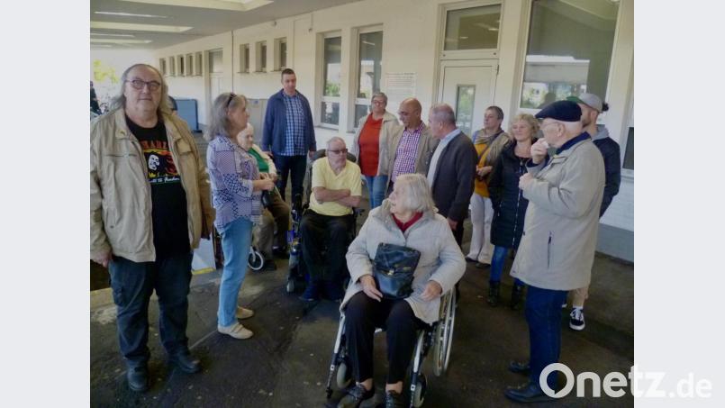 Bei einem Treffen mit Behinderten formulierte die Wählergruppe Amberger Bunt Forderungen an die Stadt, schon vor dem in zehn Jahren erst geplanten barrierefreien Ausbau des Bahnhof tätig zu werden, etwa sich am Einbau eines Senkrechtaufzugs zu beteiligen. Bild: usc