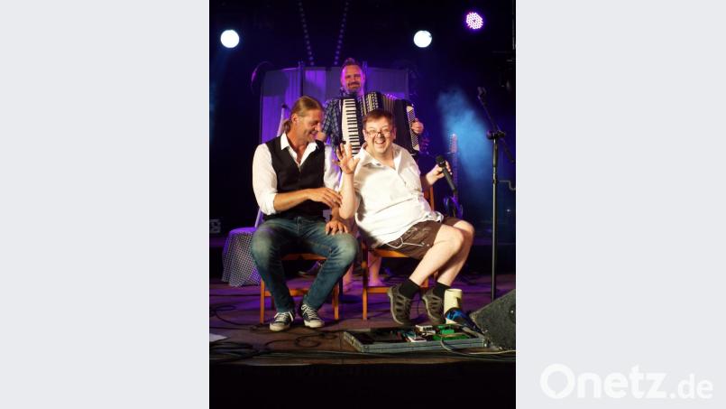 Da Huawa (Christian Meier) links, rechts da Meier (Matthias Meier) rechts und I (Sepp Haselinger) stehend Archivbild: e