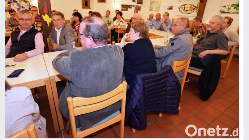 Gut gefüllt zeigt sich das evangelische Gemeindehaus bei &quot;Politik vor Ort&quot;. Bild: no
