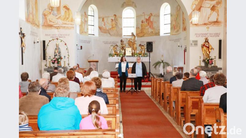 Benefizkonzert in der Steinwaldkirche mit (von links) Stephanie Gröger und Bettina Mildner vom Gesangsduo "Soulmate". Bild: JOCHEN NEUMANN
ERBENDORF