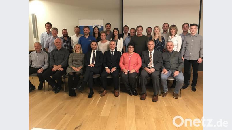 Die CSU-Kandidaten für den Gemeinderat; das Durchschnittsalter der Liste liegt bei 41 Jahren, auf beinahe jedem dritten Platz findet sich ein JU-Mitglied. Bild: eig