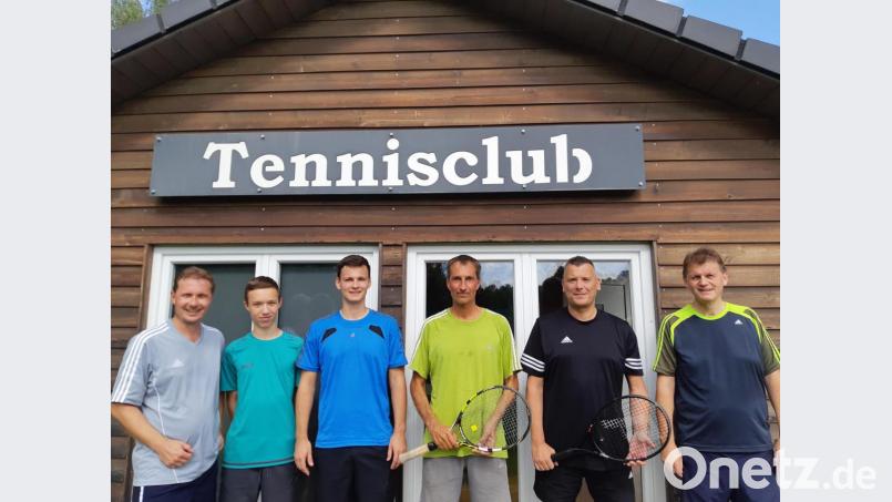 Die Stadtmeister Pleystein stehen fest: Mario Hartung, Felix Hartung, Stadtmeister Florian Piehler, Marcus Buegger, Michael Merold und Vereinschef Bernd Piehler. Bild: tu