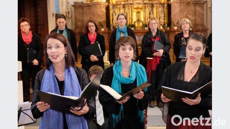 Zu den Paradestücken des Konzerts gehörten die innigen Solo-Beiträge der Sopranistinnen Judith Schnabel, Monika Tschuschke und Yvonne Berg Bild: do