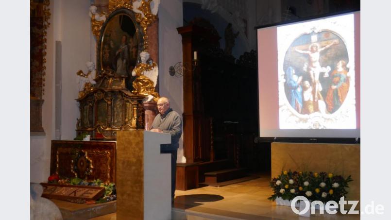 Einer der Vorbeter am Ambo der Klosterkirche. Bild: exb/Maximilian Pravida