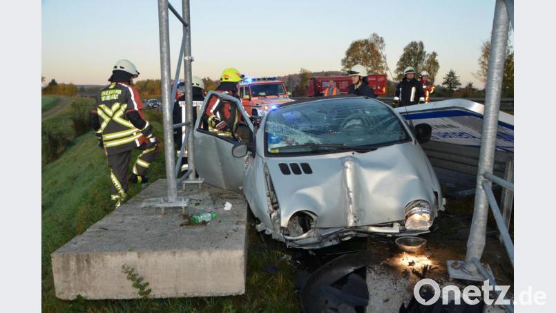 Die Frontschäden zeugen von Kollisionen mit Verkehrszeichen und Leitpfosten. Bild: dob