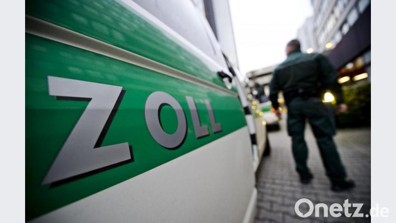 Drei Diebe sitzen in Untersuchungshaft. Der Zoll hatte auf der Autobahn A6 das gesuchte Fahrzeug entdeckt. Symbolbild: Nicolas Armer/dpa