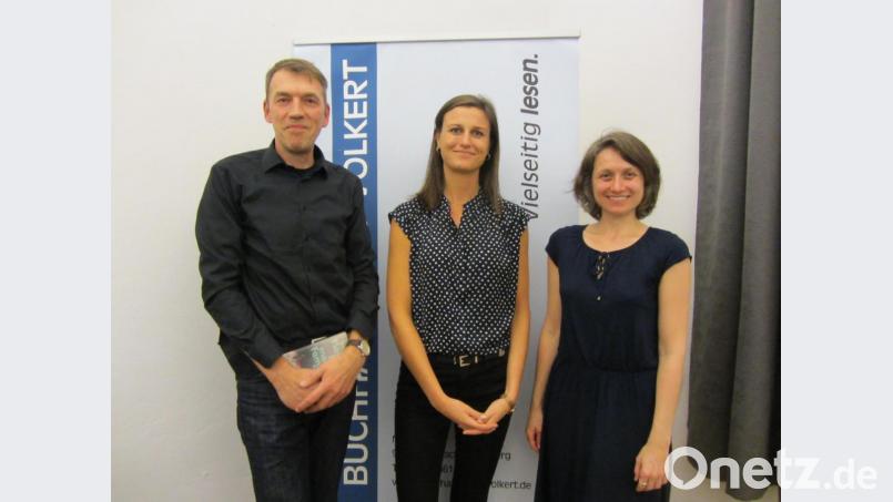 Norwegische Literatur kommt nicht nur auf der Frankfurter Buchmesse gut an: Veranstalter Ralf Volkert mit Schriftstellerin Helga Flatland und Übersetzerin Elke Ranzinger (von links). Bild: aks