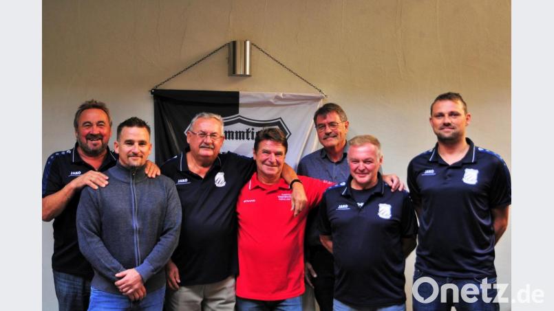 Sie lenken die Geschicke des Stammtisches (von links): Hans Mühlbauer, Michael Mutzbauer, Andreas Luber, Josef Mutzbauer, Fritz Eberwein, Günter Stammler und Manuel Mirz. Bild: Friedrich Eberwein/exb