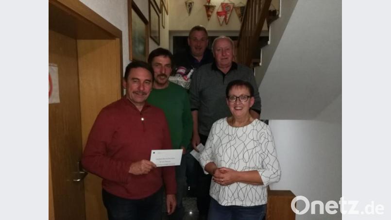 Foto im Anhang/Gewinner des Turniers mit Vorsitzender Maria Sauer Bild: hos