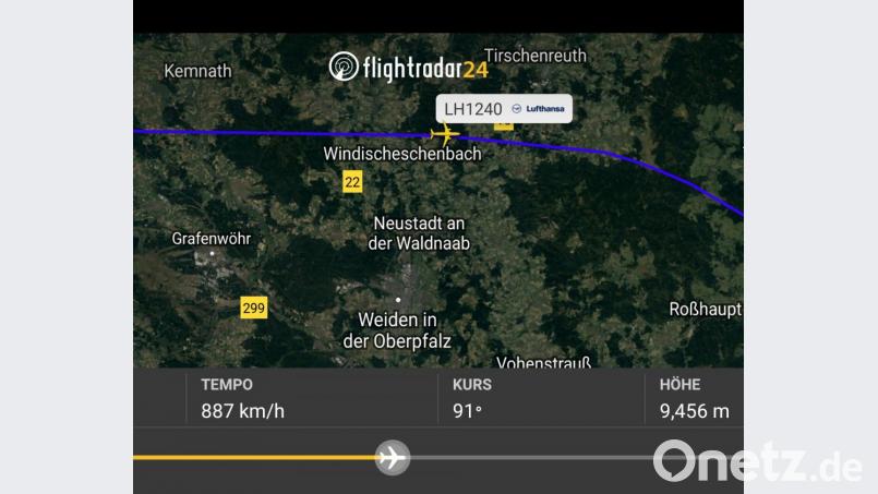 Auf seinem kommerziellen Erstflug von Frankfurt nach Wien am Dienstagnachmittag kam der Airbus mit dem Kennzeichen D-AIWK und dem Taufnamen &quot;Weiden in der Oberpfalz&quot; gegen 16.30 Uhr seiner Patenstadt recht nahe. Screenshot: lnz/Flightradar24