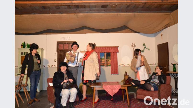 Alle Theaterfreunde der Volksbühne dürfen sich auf drei lustige Einakter freuen. 
Die Generalprobe hat gut geklappt. Bild: gi