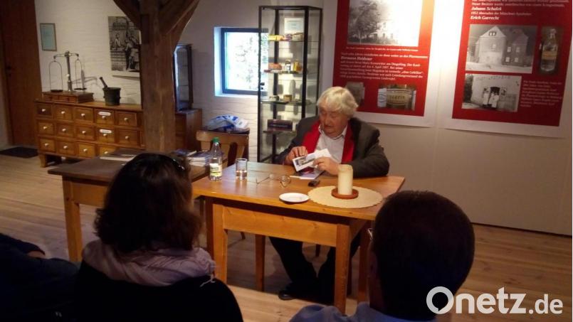 Klaus Pörtl bei seiner Lesung im Museum &quot;beim Taubnschuster&quot;. Bild: hev
