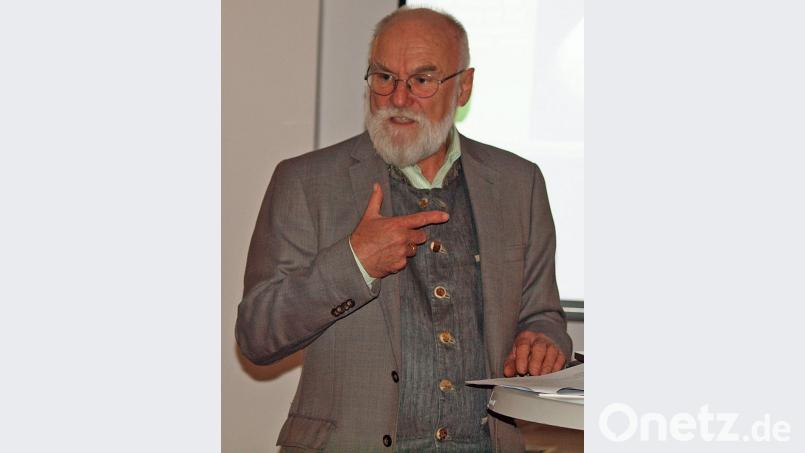 „Es gibt unglaublich viele Geschichten und Mythen um den Jakobsweg, um das Grab des Apostels in Compostela, Wunder und Paradoxe“, berichtete Peter Seidl. Bild: sön