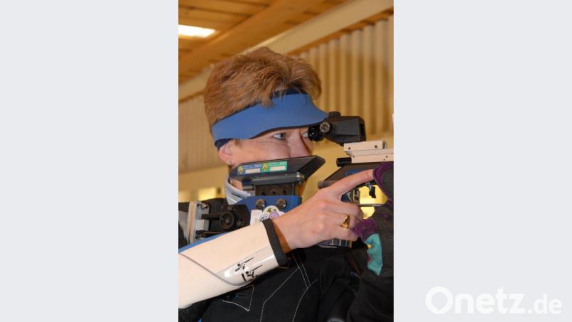Die Luftgewehr-Mannschaft der SG Andreas Hofer Fuchsmühl ist mit zwei Niederlagen in die neue Bayernliga-Saison gestartet. Kerstin Knegten gewann beim 2:3 gegen Luckenpaint II ihr Duell. Bild: gb