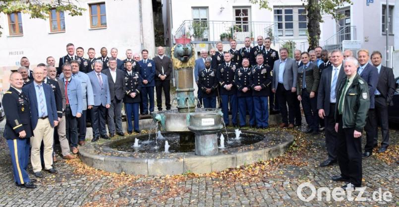 Treffen der US-Militärs aus Hohenfels und der Bürgermeister aus den Übungsplatz-Randgemeinden. Bild: bö