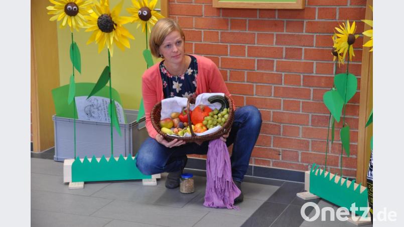 SFZ-Erntedankfeier: Beim Erntedankfest lernten die Buben und Mädchen viel über die mühsame Bearbeitung von Lebensmitteln vom Feld bis auf den Tisch. Bild: ak