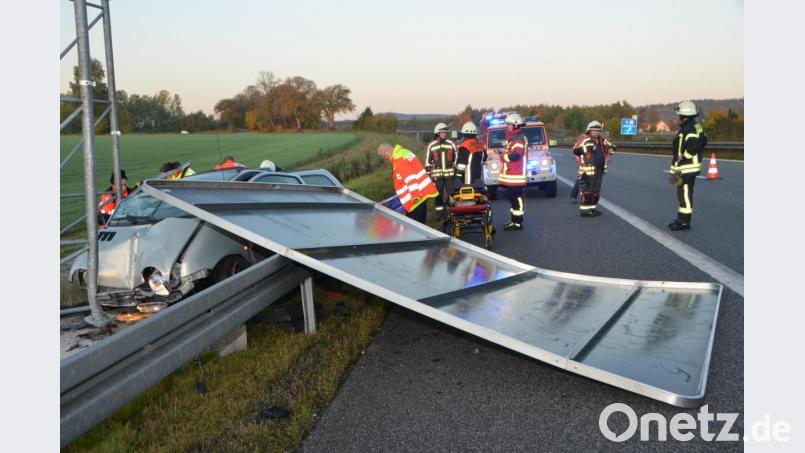 Am Betonfundament einer großen Hinweistafel endet die Fahrt. Bild: dob