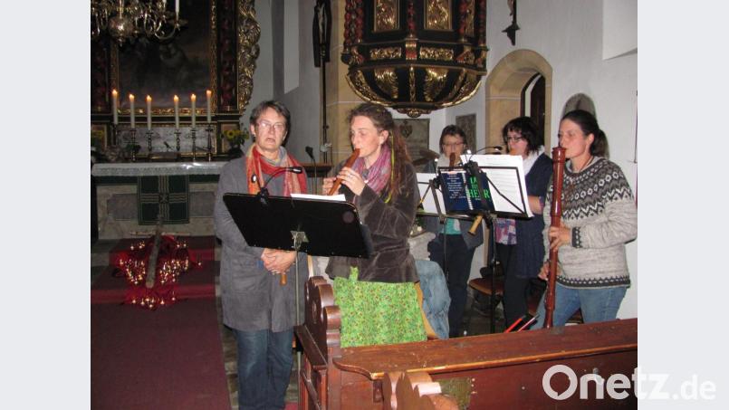 Das Flötenensemble der evangelischen Gemeinde mit Renate Buchfelder, Elke Wiesner, Gisela Prölß, Rosi Uschold und Katrin Wiesner (von links ) gestaltete die Taizè-Andacht musikalisch. Bild: sei
