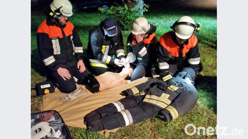 Einsatzstress darf bei Feuerwehrleuten gar nicht erst aufkommen, denn im Stress können 80 Prozent des Wissens gar nicht mehr abgerufen werden. Bild: dob
