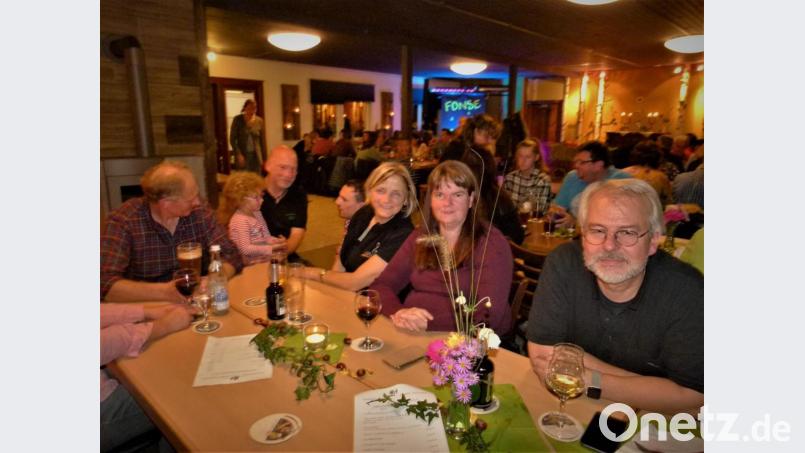 Wärmenden Ofen, Wein, gutes Essen, Musik und ein volles Haus gab es beim Herbstfest des OGV Gaisthal-Rackenthal. Bild: muk