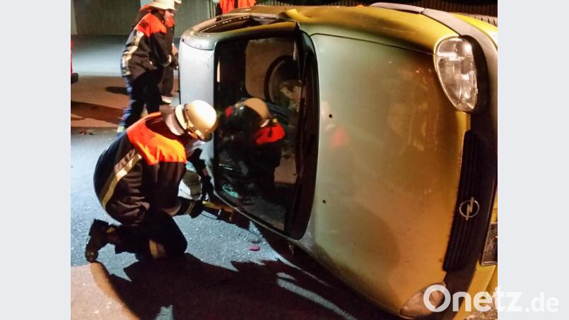 Gewusst wie. Eine noch so kleine Feuerwehr muss die richtigen Handgriffe kennen, um im Ernstfall gezielt helfen zu können. Bild: dob