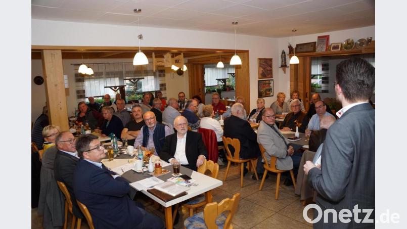 Die VdK-Ortsverbände waren zur Jahrestagung in den Landgasthof Busch in Kötzersdorf eingeladen. Für viele war es „eine Reise ans Ende der Welt“, wie Georg Brand in seiner Begrüßung lächelnd sagte. Bild: bkr