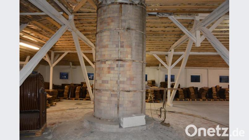 Saniert und so für die Nachwelt erhalten wurde ein alter Ofen der ehemaligen Porzellanfabrik Rieber. Bild: jr