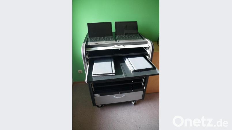 Solche Sätze an Laptops und Tablets sollen künftig in allen Klassenzimmer stehen. Bild: weu