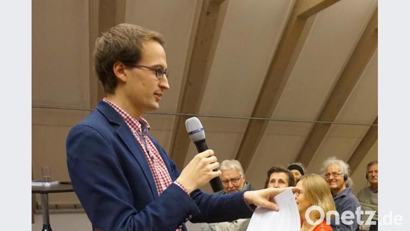 Moderator Filip Rambousek bei der Fragerunde mit dem Publikum Bild: eib