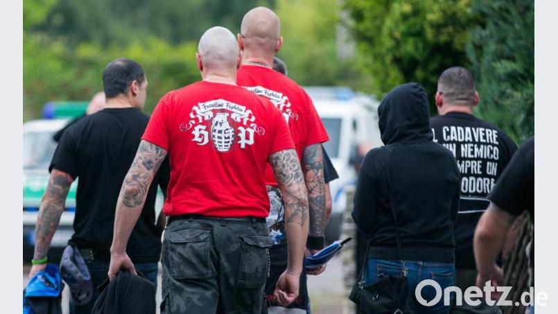 Besucher eines Konzertes mit rechtsextremer Musik. Bild: Lukas Schulze/dpa