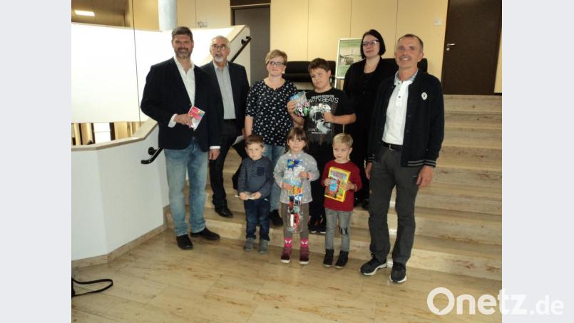 Wolfgang Prebeck (CSU) und Bürgermeister Rodde (von links), sowie von rechts Marktrat Peter Irlbacher (CSU) und Melanie Kasowski aus der Verwaltung. Bild: ksi