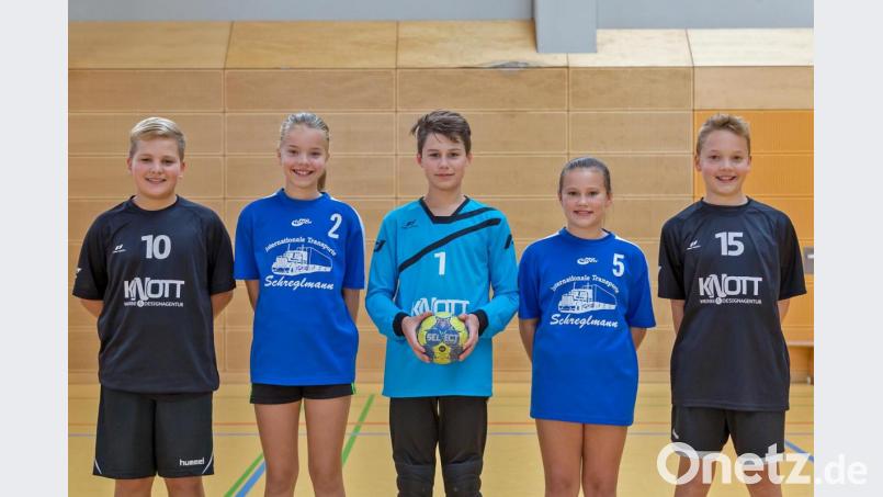 Strahlend warten die Fünf auf das erste Training mit den neuen Teamkollegen. Bild: Guenter Uschold [gud]