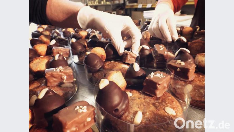Die Lebkuchen und andere Süßwaren der Lebkuchenmanufaktur Rosner werden händisch dekoriert und verpackt. Bild: Lebkuchen Rosner