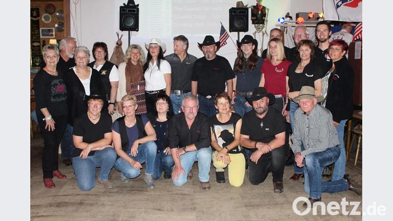 Zur Linedance Party waren 20 Gruppen aus der gesamten Oberpfalz nach Stulln gekommen, um gemeinsam zu tanzen. Bild: nib
