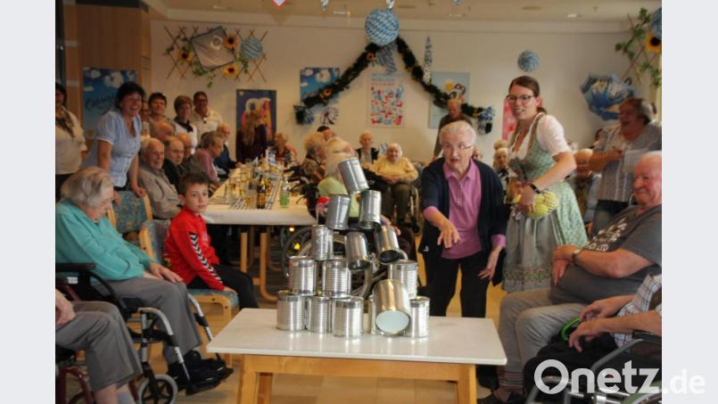 Wie in jungen Jahren ließen die Senioren die Büchsen fliegen. Bild: frd