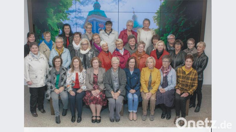 Die Frauen des Schülerjahrgangs 1953/54. Bild: Stephan Heinz/exb