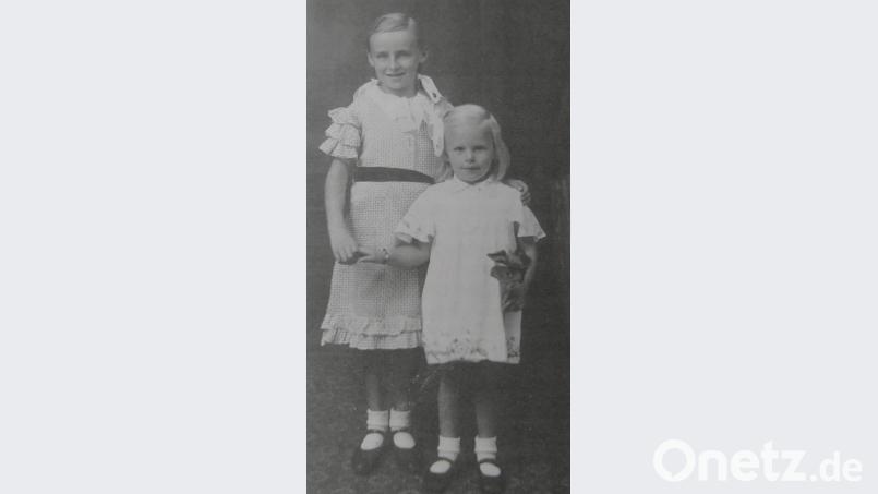 Anneliese und ihre Schwester Resi (v. li.) Repro: ubb